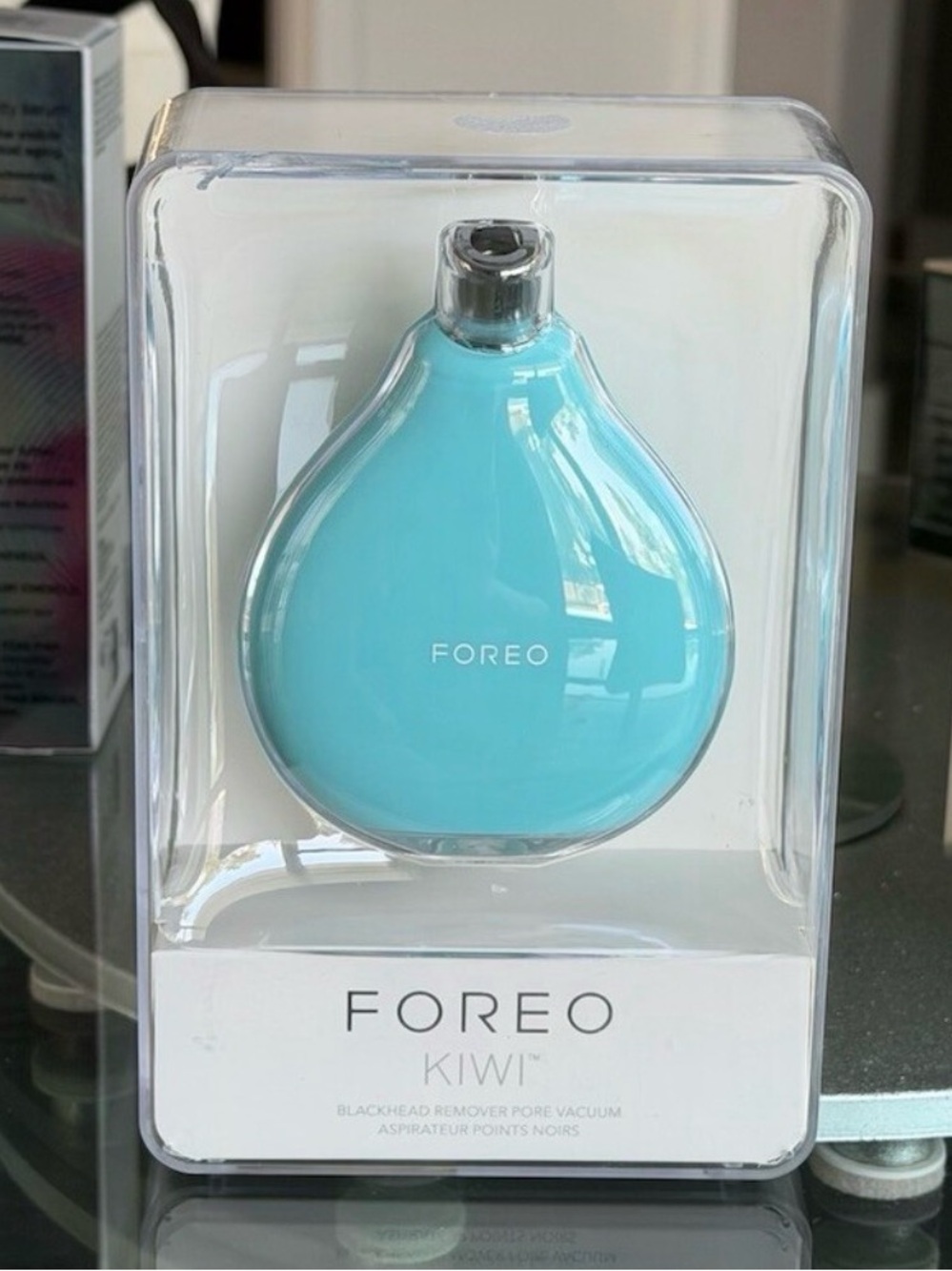 FOREO KIWI Blackhead Remover Pore Vacuum Blue LED Light Aqua BNIB